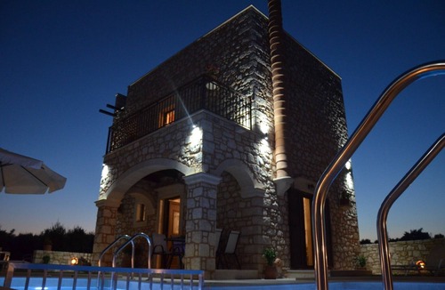 Roumeli Villa | Luxury Villa Marvi in a Charming Cretan Village