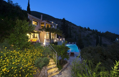 Nidri Villa | Luxury villa overlooking the sea with private pool-Villa Iris