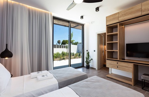 Pigi Villa | Luxury Villas - Steps to Local Amenities w Nearby Beach!