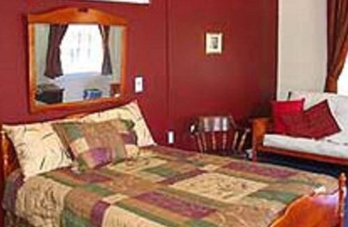 Narrows Hotel | MacArthur Inn