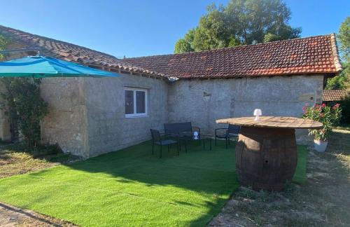 Sigoules Apartment | Maison de campagne en pierres 4 personnes