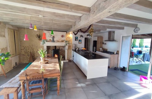 Champniers Apartment | Maison de vacances 12 personnes à 10 minutes d'Angouleme avec Piscine et Jacuzzi. 350€/nuit.