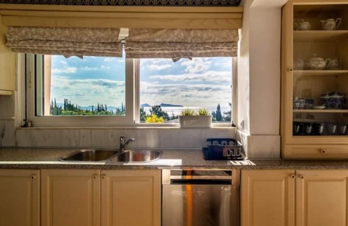 Porto Heli Apartment | Maison of apartments next to the beach-Big Blue