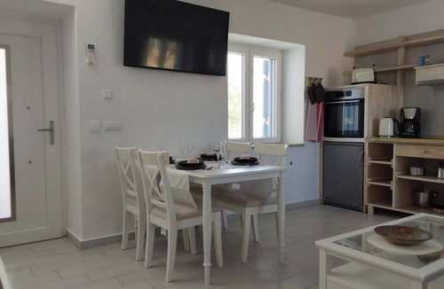 Zefiria House | Marven´s Apartment