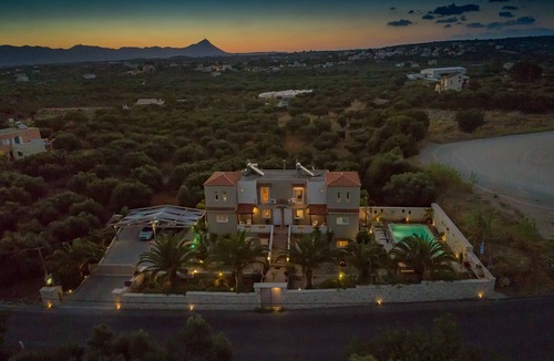 Kalathas Villa | Massive Luxury Villa*private heated pool*Perfect 4 large groups up to 16 guests