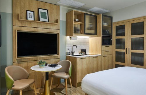 Castle Baynard Apartment | master St. Paul's