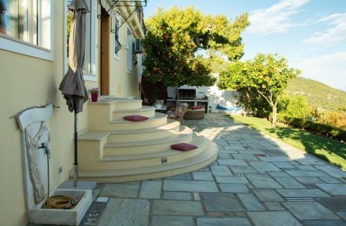 Ormos Agiou Ioannou House | Maya's home