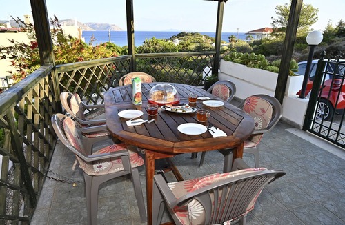 Anavyssos Apartment | Melrose maisonette by the sea
