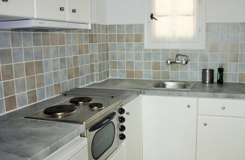Piso Livadi Apartment | Meltemi studio with garden