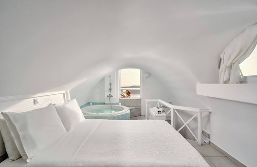 Imerovigli Hotel | Merovigliosso Luxury Apartment Spa Bath Sea and Sunset View