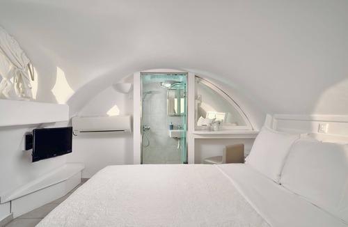 Imerovigli Hotel | Merovigliosso Luxury Apartment Spa Bath Sea and Sunset View