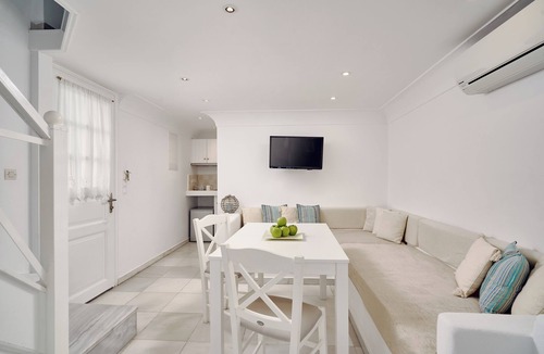 Imerovigli Hotel | Merovigliosso Luxury Apartment Spa Bath Sea and Sunset View