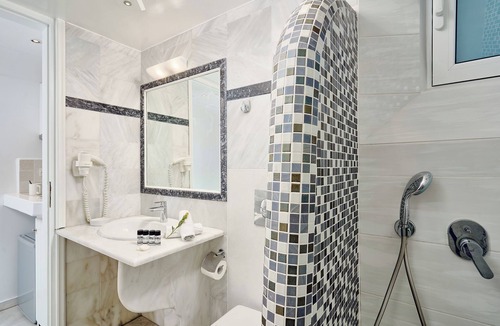 Imerovigli Hotel | Merovigliosso Luxury Apartment Spa Bath Sea and Sunset View