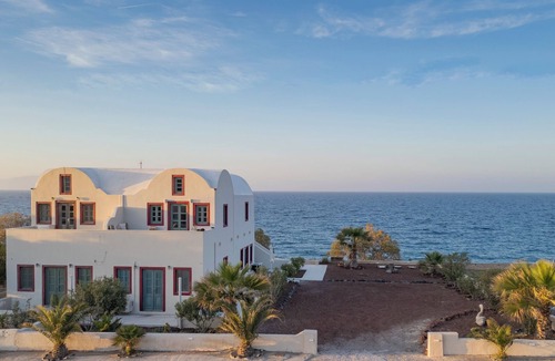 Kamari Villa | Michelangelo Beach Villa