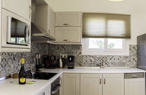 Agios Georgios Pagon House | Miltiadis Apartments