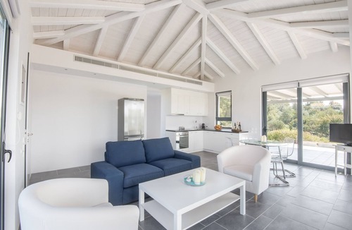 Kilada House | Minimal Maisonette In Porto Cheli