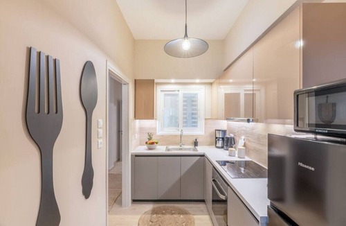 Pasalimani Apartment | Minimal Retreat w/Watercoloured Sunset View
