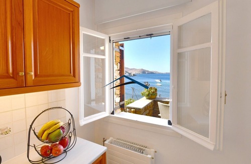 Vourkari Apartment | Modern Apartment overlooking the Marina of Vourkari