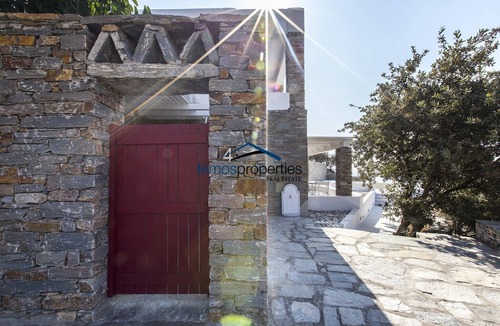 Koundouros Apartment | modern apartment with pool and sea view ideal for a family or group of friends
