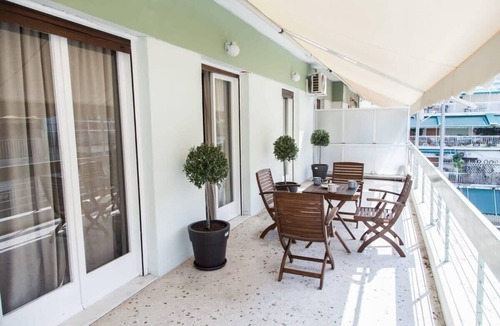 Ampelokipoi Apartment | Modern beauty in central area