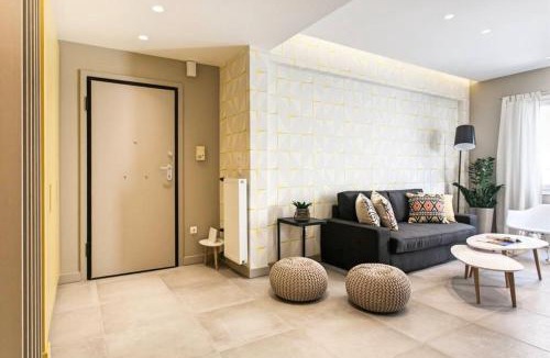 Makrigianni Apartment | Modern Design Acropolis Flat