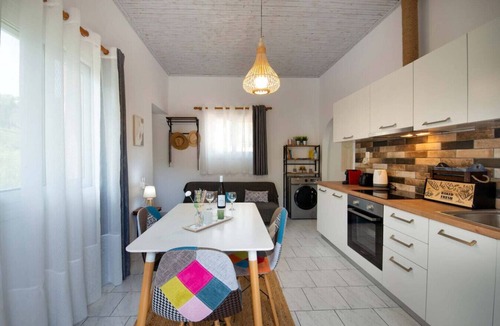 Koutsi Apartment | Modern Haven in Historic Loggos
