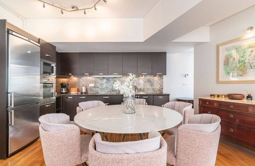 Kinosargous Apartment | Modern Oasis Build on Acropolis Ruins Free Parking