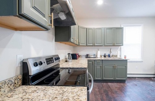 Providence House | ★ Modern Renovation ★ 10-Bedrooms! Perfect For Large Groups!