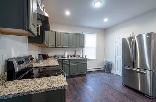 Providence House | ★ Modern Renovation ★ 10-Bedrooms! Perfect For Large Groups!