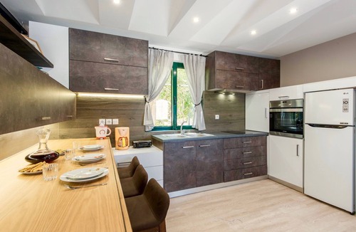 Gerani Villa | Modern, stylish villa with 3 bedrooms, private pool and air-conditioning