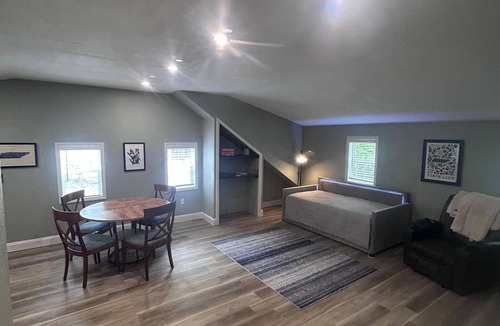 Madisonville Apartment | Modern upgraded studio