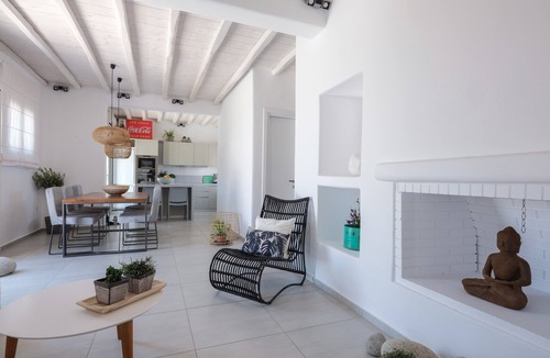 Tourlos Villa | Modern Villa, 5 Master BR, Large Private Pool, Sunset View, close 2 Mykonos Town