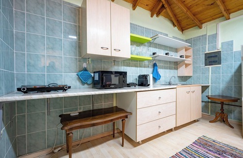Thissio Apartment | Monastiraki metro st 1 bedroom apt for 2 by MPS
