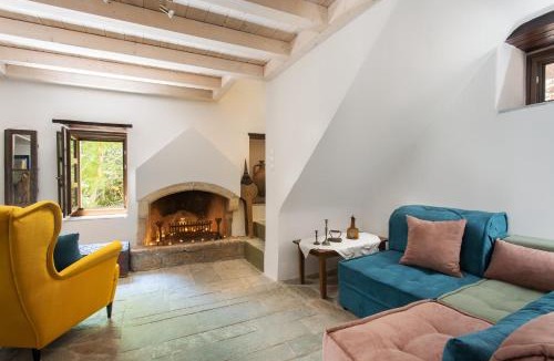 Monemvasia House | Myrsini's Castle House - Comfortable Residence with Large Balcony & Sea View