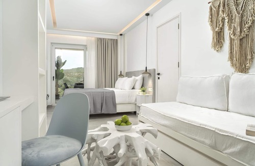 Kerion Hotel | Myzith Luxury Suites