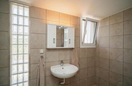 Voies Apartment | Neapolis Oasis - Lower House