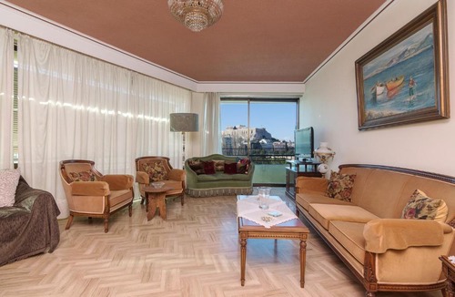 Mets Apartment | Neoclassical 122sqm Apartment under Acropolis