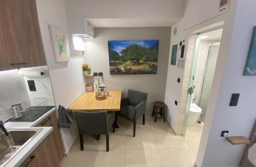 Kinosargous Apartment | Neos Kosmos Living Space