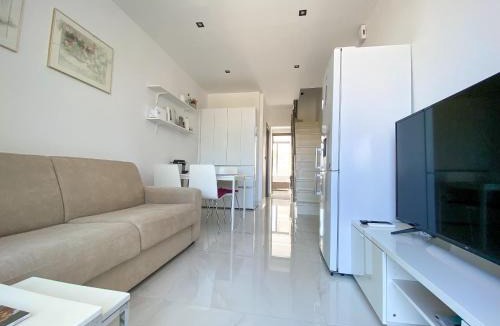 Kallithea Apartment | New Modern Deluxe Apartment in Kallithea