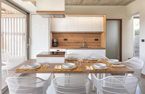 Monopari Villa | New Stylish Sea View Villa Complex Domus Elia with Private Pool, 4km from nearest beach