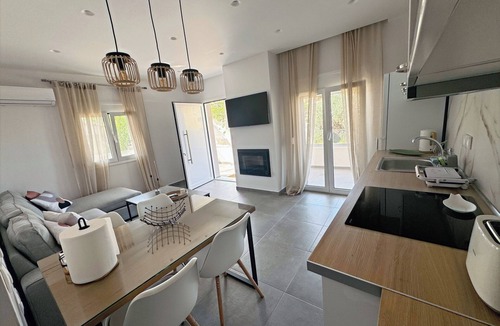 Porto Rafti House | Newly-built Villa, ideally located near the Sea and the Airport!