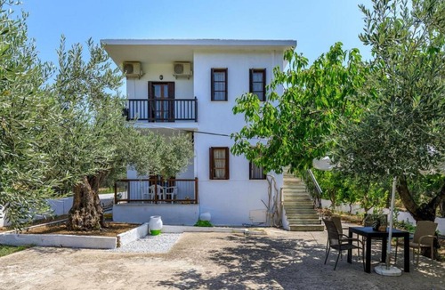 Stafylos Apartment | Nice apartment in Stafylos with garden
