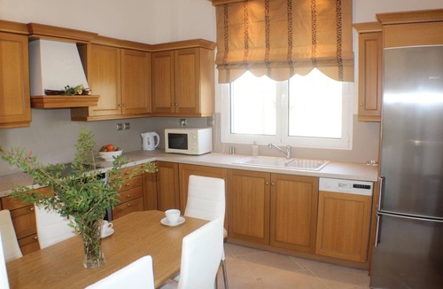 Nea Makri House | Nice home in Nea Makri with kitchen