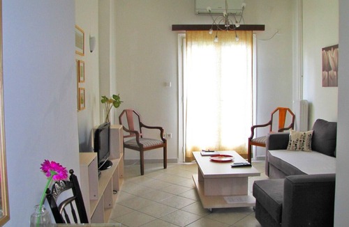 Ampelokipoi Apartment | No2 - Sunny 1-bedroom apartment