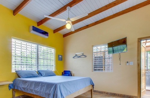 Dangriga Cabin | Oceanfront cabana with private beach, amazing sea view, hammock & partial AC