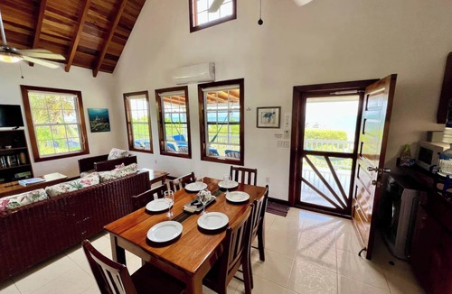 Caye Caulker Apartment | Oceanfront, dock/pool/AC-Lauras Lookout-3 bed/2 bath sleeps 7
