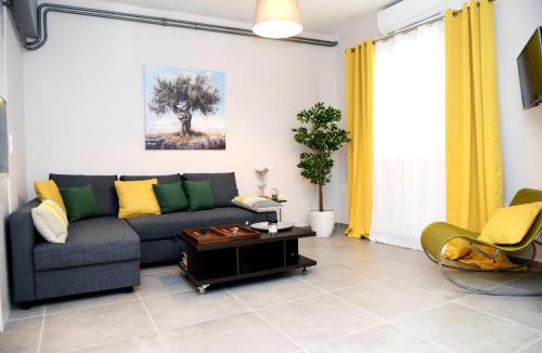 Filopappou Apartment | Olive Tree Deluxe Apt under Acropolis
