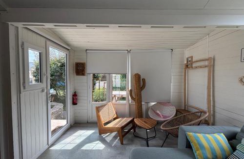 La Celle-sous-Gouzon House | Olivia Plage, charmante maison lumineuse au calme bien équipée à 100 m plage d Asnelles, 500 m commerces, proche Arromanches et Bayeux, au coeur des plages du débarquement, jardin clos, deux belles terrasses, parking dans propriété