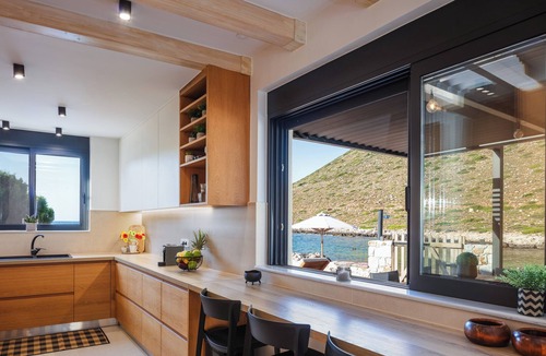 Stavros Villa | On the beach, walking distance to restaurants & amenities