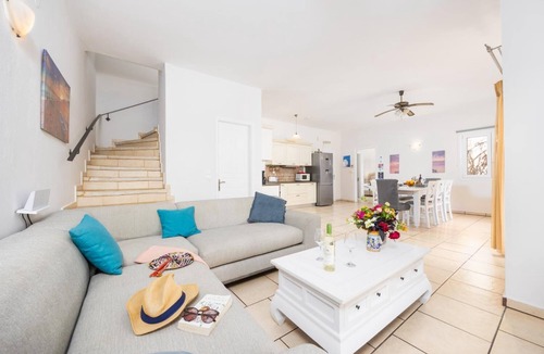 Apraos Villa | Ormos Beach House - Four Bedroom Villa, Sleeps 9